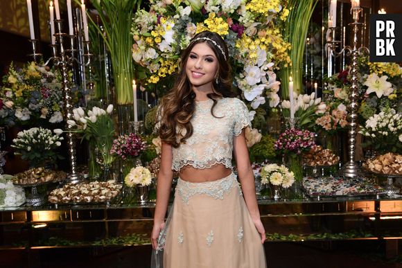 O que acharam do look de Fernanda Concon?