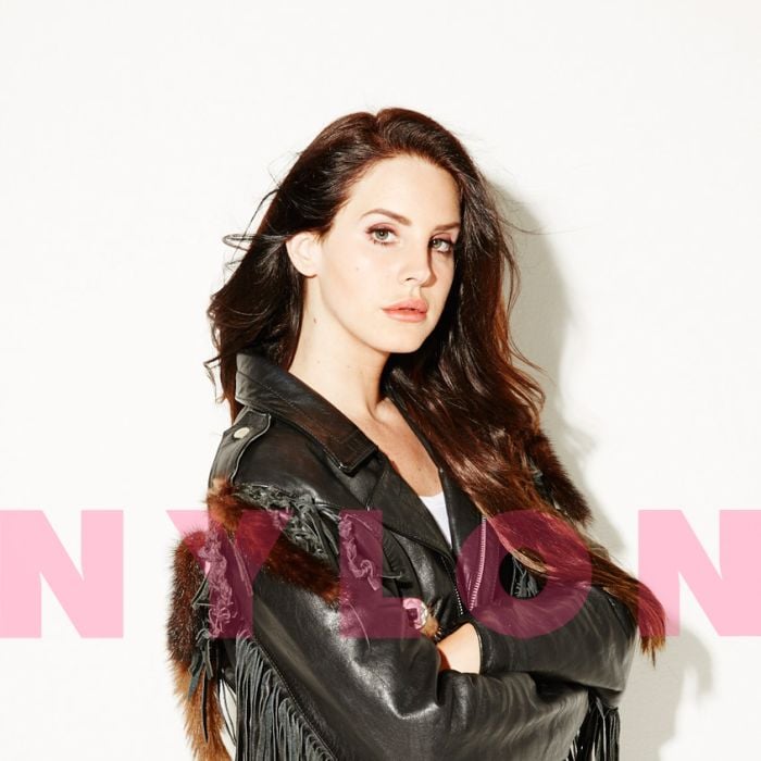Durante a entrevista &quot;Nylon&quot;, Lana Del Rey comentou sobre a combinação do álcool + compor: &quot;Não funciona mais&quot;