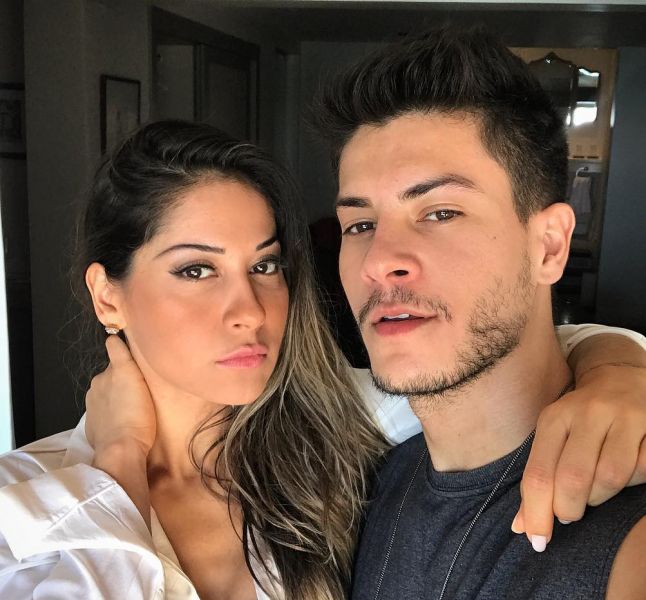 Arthur Aguiar Rebate Fa Que Criticou Mayra Cardi E Diferenca De