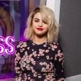  Selena Gomez posa apés entrevista 