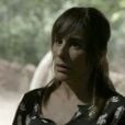 Em "O Outro Lado do Paraíso": Duda (Gloria Pires) conta para Clara (Bianca Bin) que o nome de seu pai é Jonas e que ele a levou quado ela era um bebê