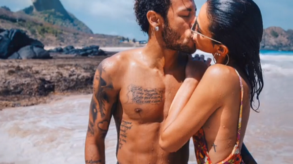 Bruna Marquezine aparece sem roupa no Instagram e ganha elogio de Neymar!