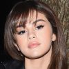 Selena Gomez não está mais loira! Cantora volta a ser morena e adota franja