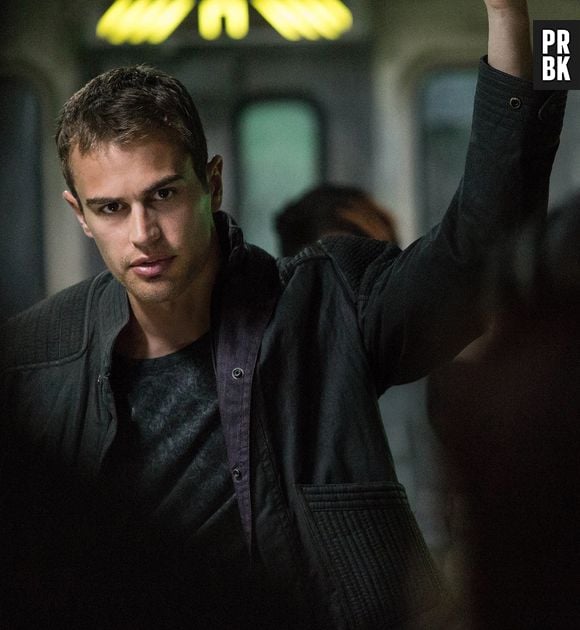 Na saga "Divergente", Theo James vive o herói Four