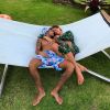 Neymar e Bruna Marquezine posam com criança no colo e fãs piram com a ideia de um filho deles