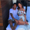 Bruna Marquezine e Neymar posam com filho de blogueiros e fãs piram!