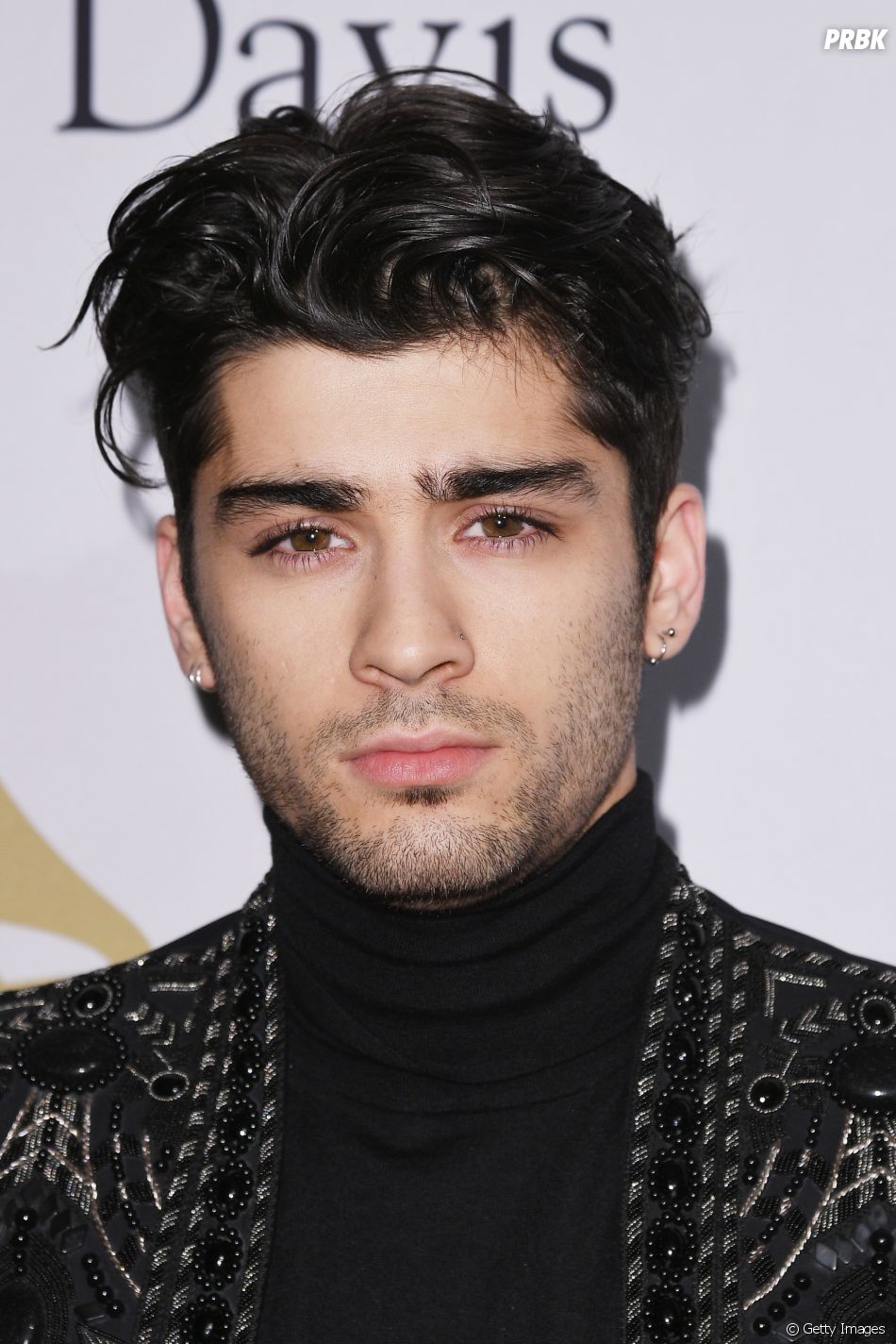 Zayn Malik explica que está em nova fase de sua vida e lança single Let