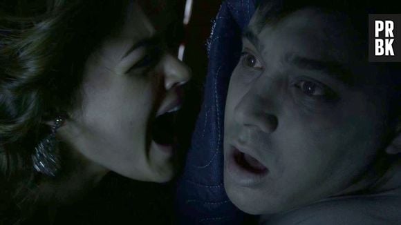 Aria (Lucy Hale) tomou um baita susto com a morte de Garrett (Yani Gellman) em "Pretty Little Liars"