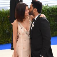The Weeknd e Selena Gomez: cantor chora durante show e levanta suspeitas sobre ex-namorada