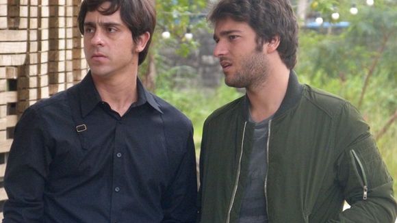 Novela "Geração Brasil": Davi e Ernesto flagram Zac Vírus saindo da casa de Manu