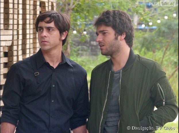 Em "Gera&ccedil;&atilde;o Brasil", Davi (Humberto Carr&atilde;o) e Ernesto (Felipe Abib) v&atilde;o se assustar com a presen&ccedil;a de Zac V&iacute;rus (Thiago de Los Reyes) na casa de Manu (Chandelly Braz)