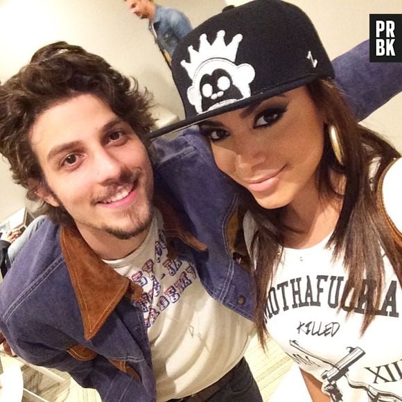 Nos bastidores do último "Altas Horas" que participou, Anitta elogio Chay Suede: "Talento na TV e também na música"