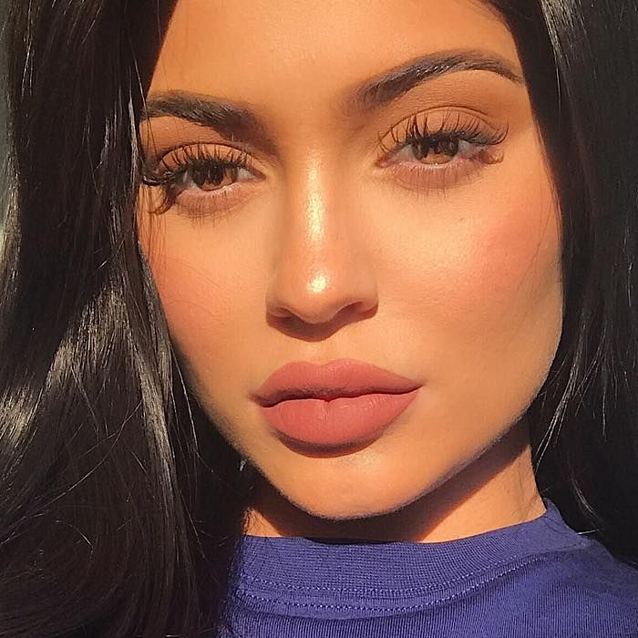 A era da beleza natural chegou pra Kylie Jenner!