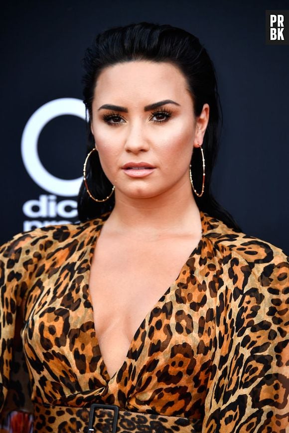 Demi Lovato teve overdose de oxicodona e foi encontrada sozinha em sua casa