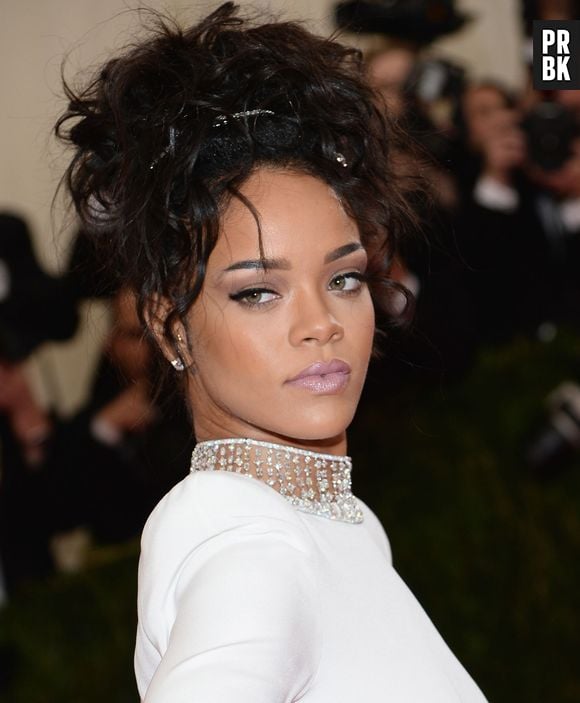 Rihanna se tornou a rainha das polêmicas na internet!