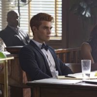 Archie é julgado após prisão em novas fotos de "Riverdale"