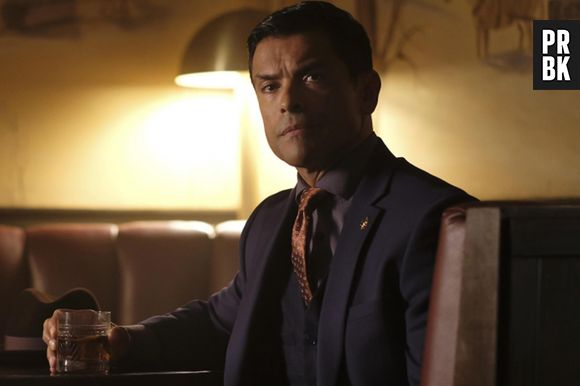 Em "Riverdale": Hiram Lodge (Mark Consuelos) consegue transformar a cidade em local horrível
