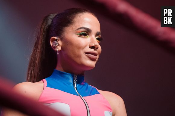 E a Anitta que fez um cover do hit "thank u, next", de Ariana Grande?