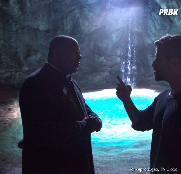 Em "O Sétimo Guardião", Gabriel (Bruno Galiasso) convida Ramiro (Ailton Graça) para ser um dos guardiões
