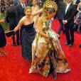 Jennifer Lawrence aprontando mais uma das suas com a atriz Sarah Jessica Parker