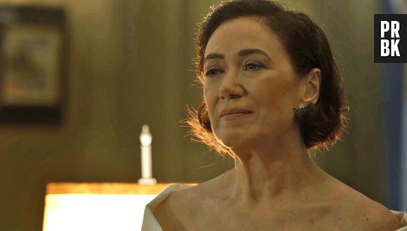 Em "O Sétimo Guardião", Valentina (Lília Cabral) e Laura (Lília Cabral) brigam e vilã provoca acidente