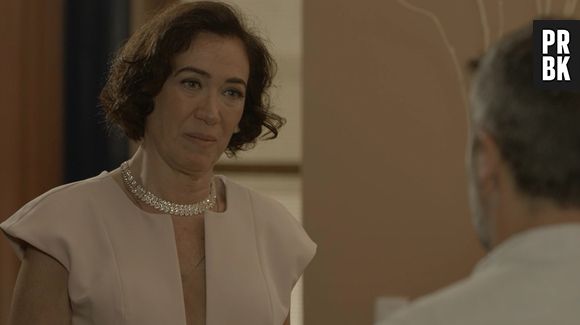 Em "O Sétimo Guardião", Valentina (Lília Cabral) não aceita ser ameaçada por Laura (Yanna Lavigne) e provoca sua morte