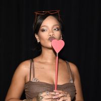 Responda estas perguntas aleatórias e diremos qual hit da Rihanna você é!