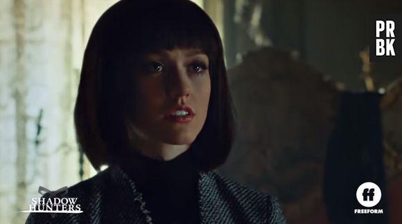 Clary (Katherine McNamara) mostra poderes de transformação em nova prévia de "Shadowhunters"