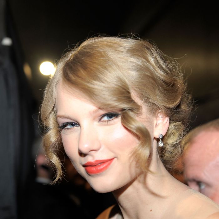 Taylor Swift posta fotos misteriosas e fãs acreditam que vem novo álbum por aí