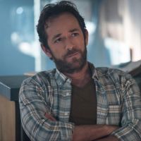 OMG! Ator que interpreta o pai de Archie em "Riverdale" sofreu um AVC e foi hospitalizado