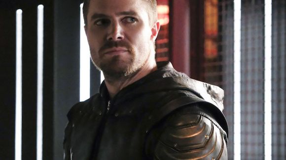 Cancelamento de "Arrow" é confirmado e elenco reage: "Triste pelas notícias"