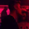Fã posta foto de Justin Bieber enquanto o astro curtia a noite na Zax Club, no sábado (2)