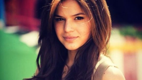 Bruna Marquezine revela no Instagram o visual de sua personagem na novela "Em Família"