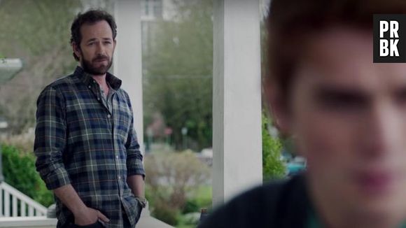 Showrunner de "Riverdale" revela data de exibição do último episódio de Luke Perry