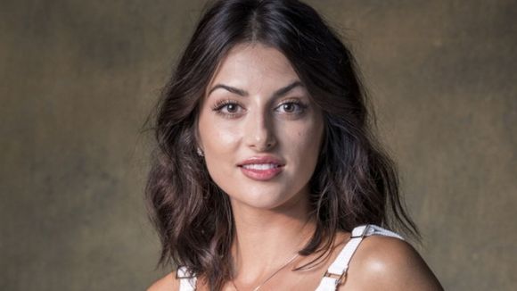 A atriz Anajú Dorigon, de "Órfãos da Terra", conta como foi vencer a depressão