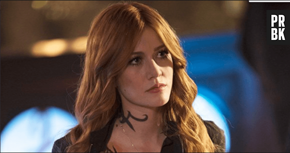 Tudo indica que Clary (Katherine McNamara) vai se sacrificar no final de "Shadowhunters!