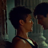 Em "Shadowhunters", Alec (Matthew Daddario) está tentando ajudar Magnus (Harry Shum Jr.)