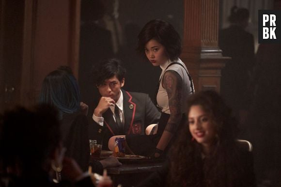 Lana Condor como Saya em "Deadly Class", que está disponivel na Globo Play