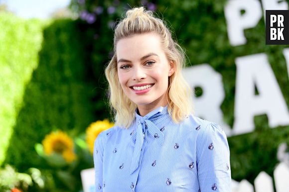 Margot Robbie é tatuadora e responsável por mais de 100 tattoos de colegas de trabalho, inclusive de Cara Delevigne!