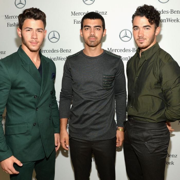 Apesar do fim da banda Jonas Brothers, Kevin Jonas torce pela recuperação de Joe no vício em drogas e pela carreira de Nick como ator