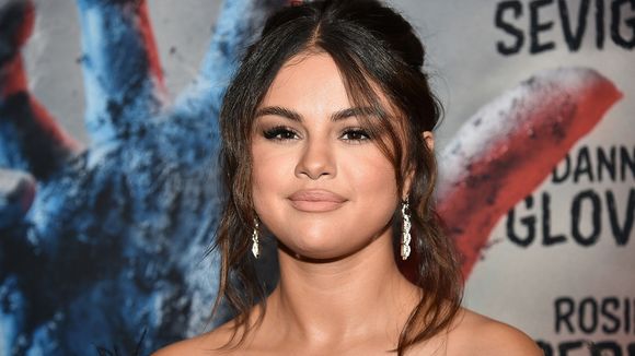 Selena Gomez diz que seu novo álbum está finalmente pronto! Vem ver os detalhes