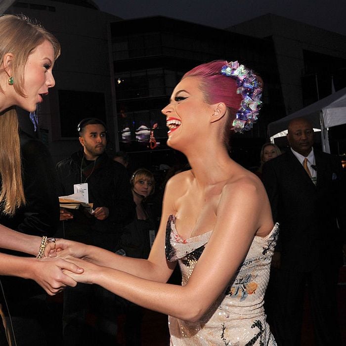  Katy Perry fala sobre amizade com Taylor Swift: &quot;realmente posso contar com ela&quot; 