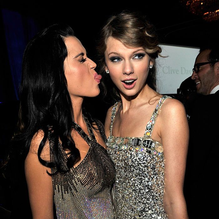  Katy e Taylor fizeram as pazes no ano passado, mas o clipe de &quot;You Need to Calm Down&quot; foi um símbolo do perdão e da amizade entre elas 