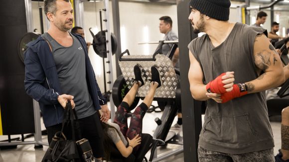 E o Agno que vai armar um plano para ver o Rock pelado em "A Dona do Pedaço"?