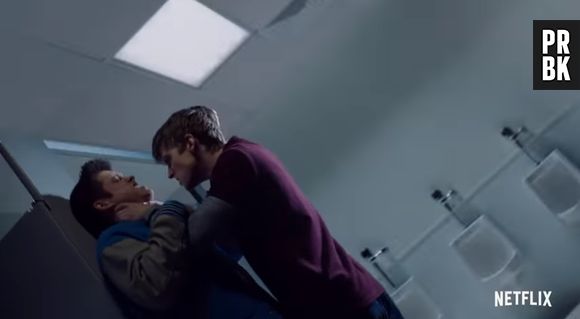 O vídeo da nova temporada de "13 Reasons Why" também mostra os alunos brigando