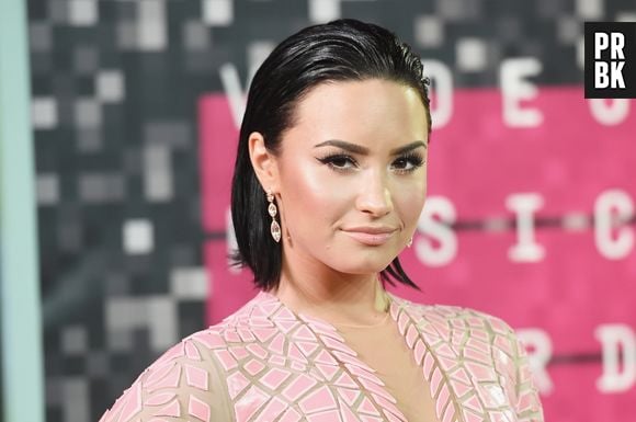 Demi Lovato posta foto sem filtro e faz desabafo sobre body positive