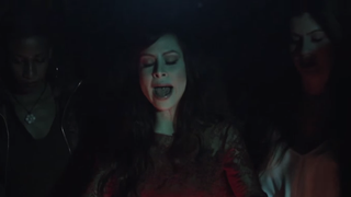 Pitty divulga clipe "Serpente", que reúne música, ritual e mistério!