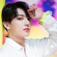 Calma galera! O Jungkook, do BTS, NÃO está namorando ninguém