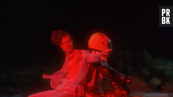 "Lights Up": 5 detalhes que você pode não ter reparado no clipe do Harry Styles