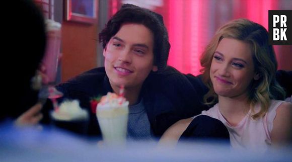 "Riverdale": fã diz que Jughead (Cole Sprouse) sempre teve quedinha por Betty (Lili Reinhart) e inventou tudo o que aconteceu entre os dois